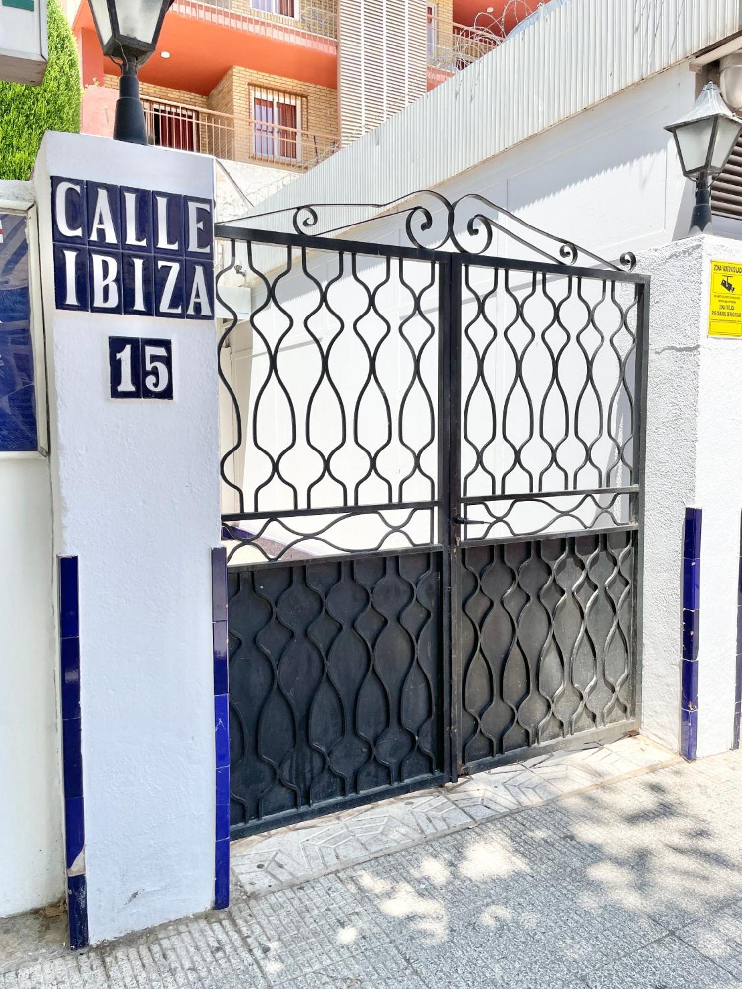 New Square Ibiza Apartment Benidorm Bagian luar foto